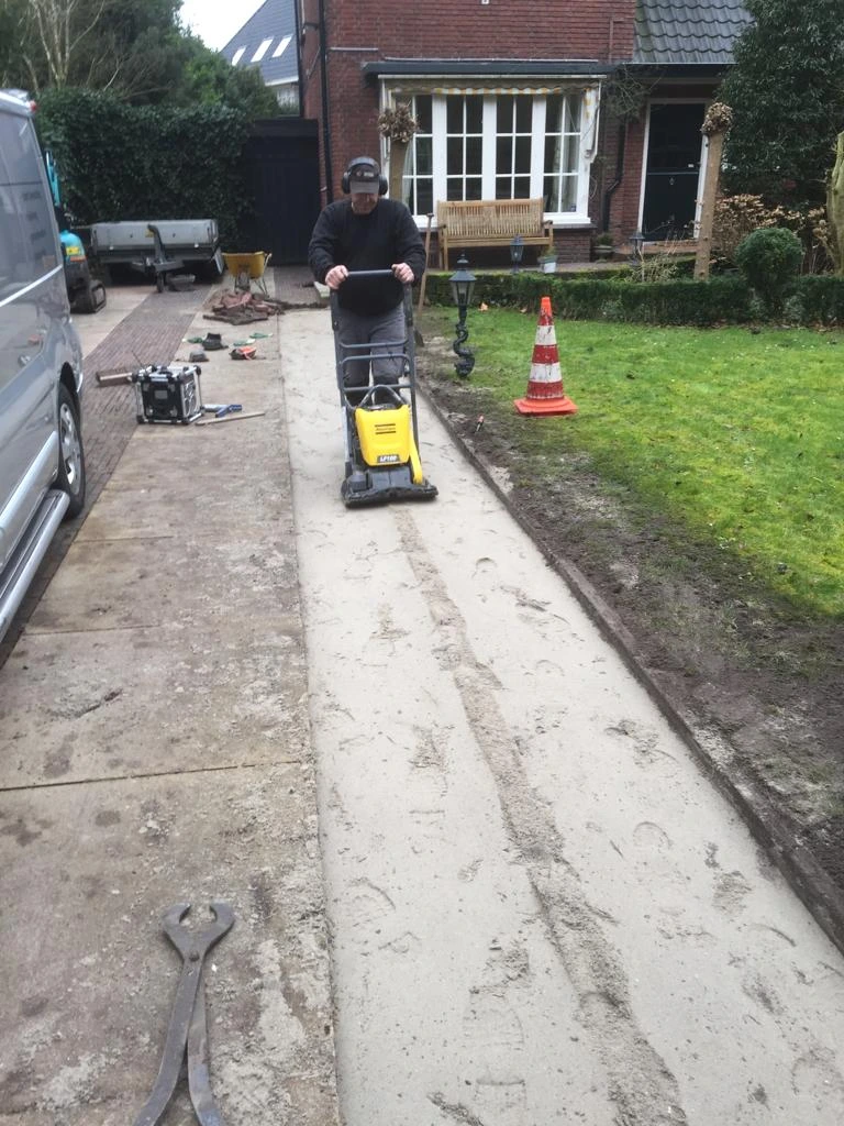 images/projecten/bestrating/van-egmond-tuinen-05.webp#joomlaImage://local-images/projecten/bestrating/van-egmond-tuinen-05.webp?width=768&height=1024